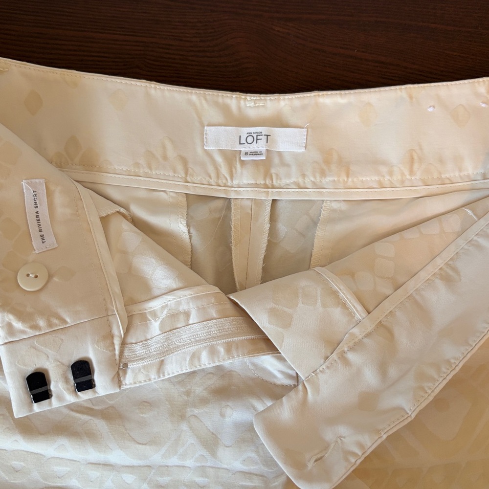 Lot of 7 Pairs Women’s Shorts size 8 (Loft Crown & Ivy and Old Navy) - Picture 3 of 9